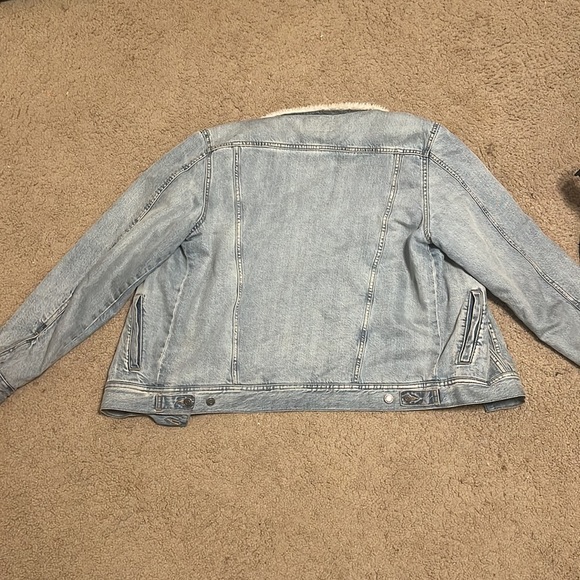 very warm and comfortable jean jacket - Picture 2 of 2